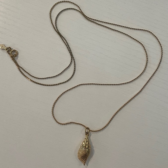 Sarah Coventry Vintage Seashell Necklace - Picture 5 of 6